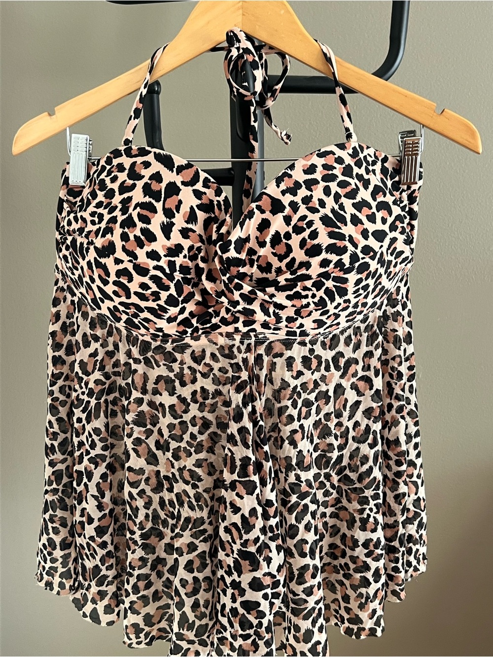 U.S. Size XL - Kona Sol Leopard Print Halter Top - Pink & Black
